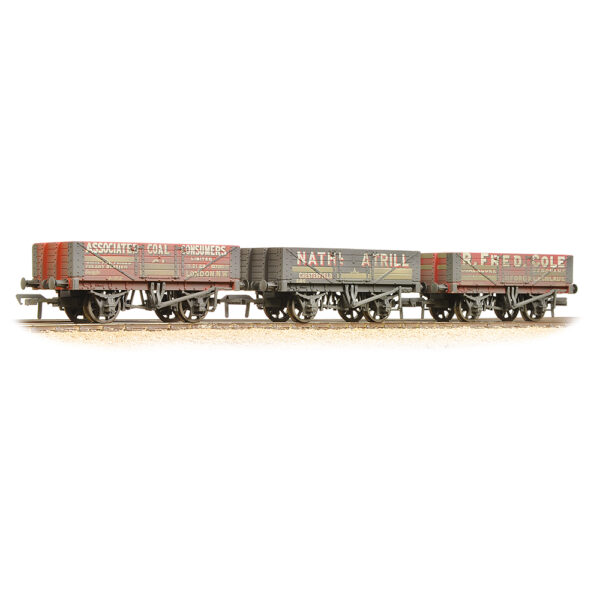 5 Plank Wooden Floor 3-Wagon Pack 'Private Owner Coal Traders'